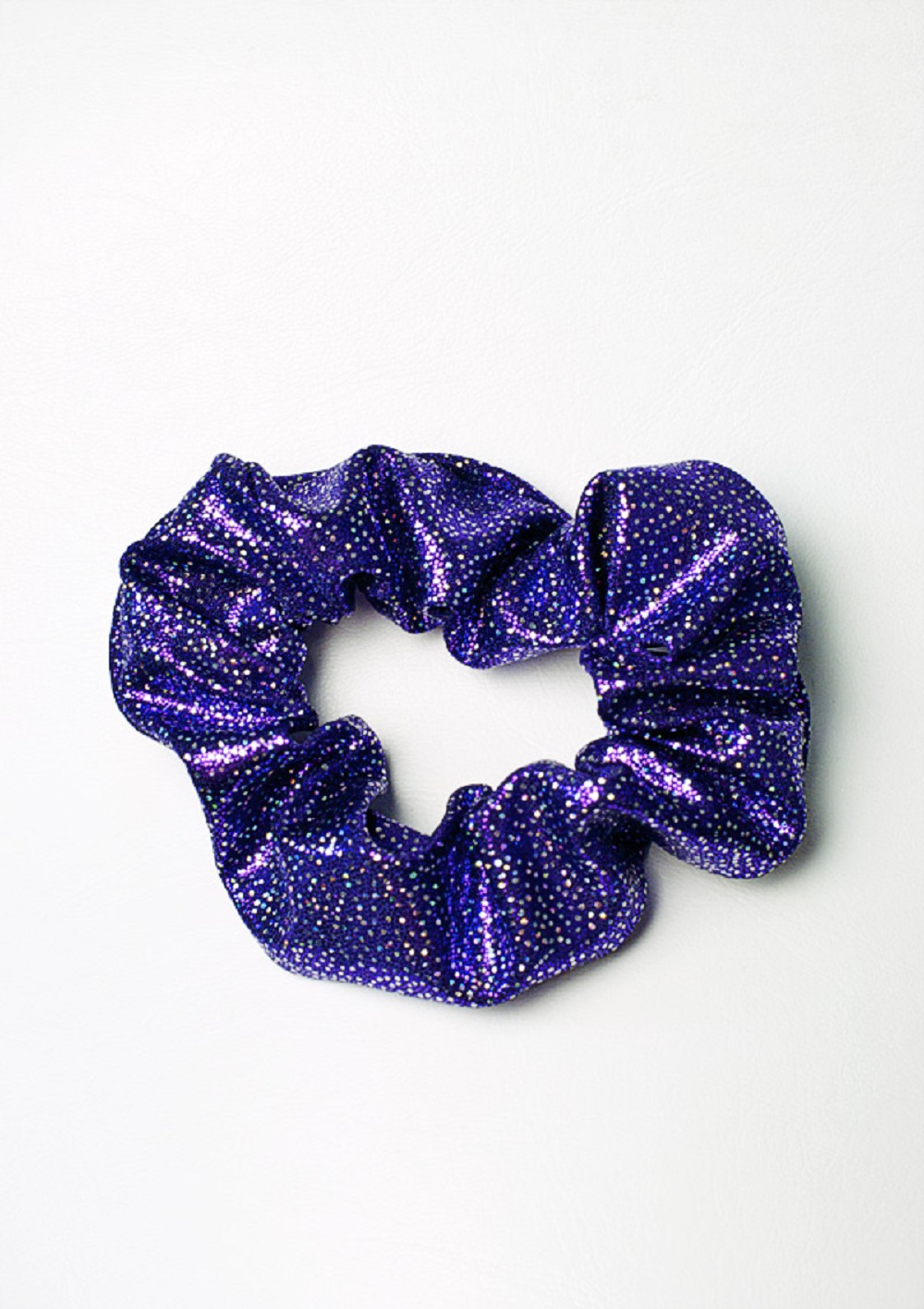 Haargummi violett-silbernem Wetlook